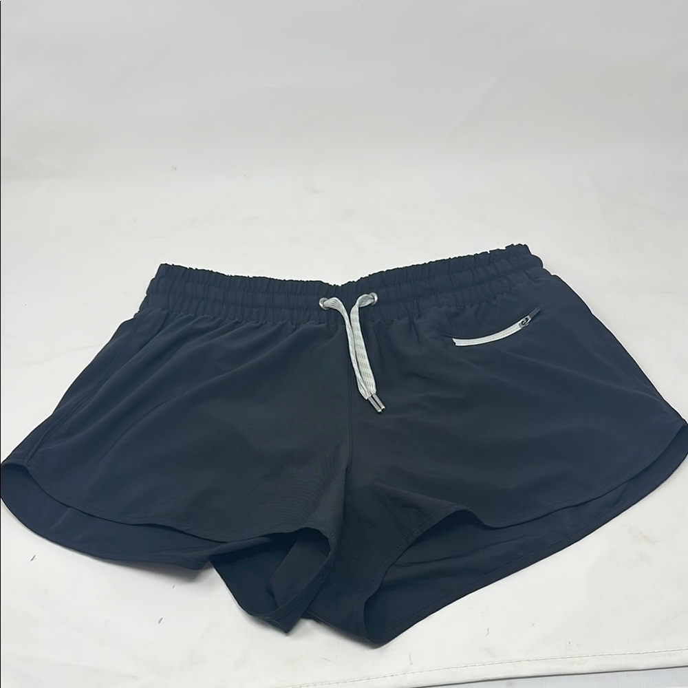 Vuori black clementine shorts size small